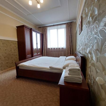 Двокімнатні Апартаменти У Центрі Lutsʼk Exterior foto